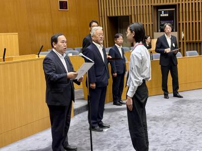 子供議員任命書交付