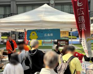 ブースにぎわい