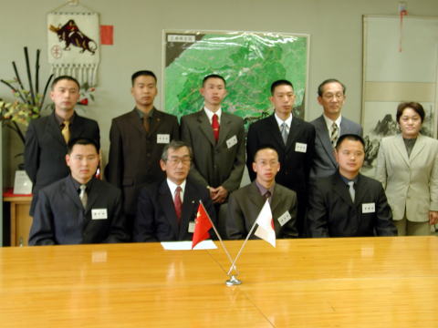 2004年度农业研修生会见广岛县农林水产部长照片