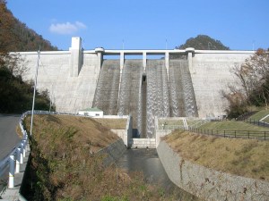 ダムの放流部の画像です