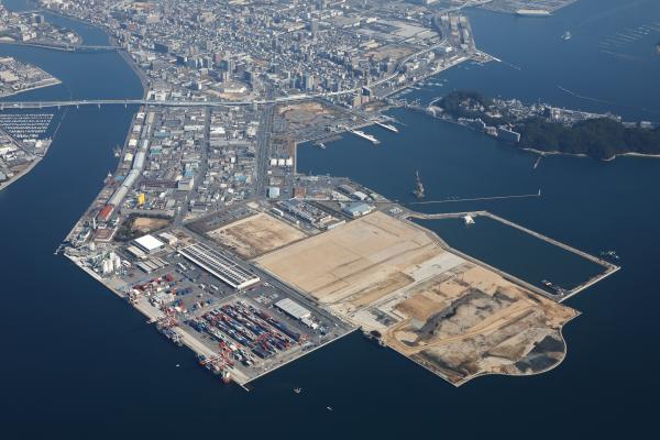 広島港国際コンテナターミナル写真