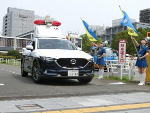 西日本高速道路株式会社道路パトロールカー出動中