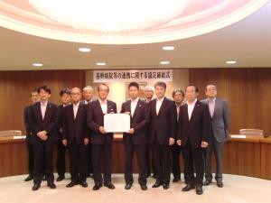 協定締結者+同席者【集合写真】